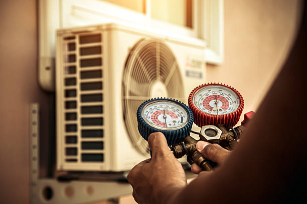 Professional Hvac technician working in Russellville, MO